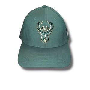 Milwaukee Bucks New Era 39Thirty‎ Hat Cap Fitted Large/X-Large NBA Green